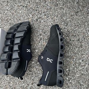 OnCloud On Running Black 7.5 M New without Box